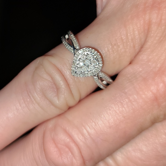 💍REAL 1/10CT Pear Diamond Ring💍 - Picture 3 of 5